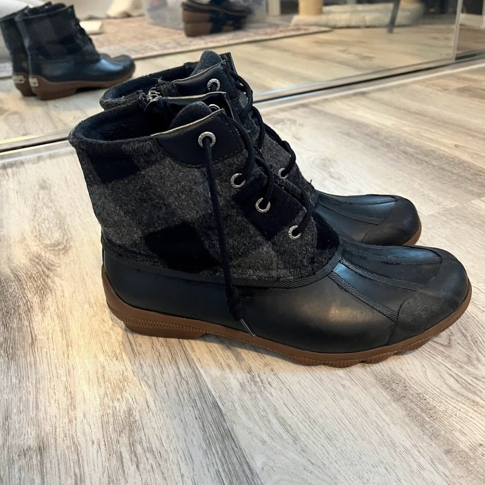 Sperry waterproof duck boot women size 8.5 black checkered
